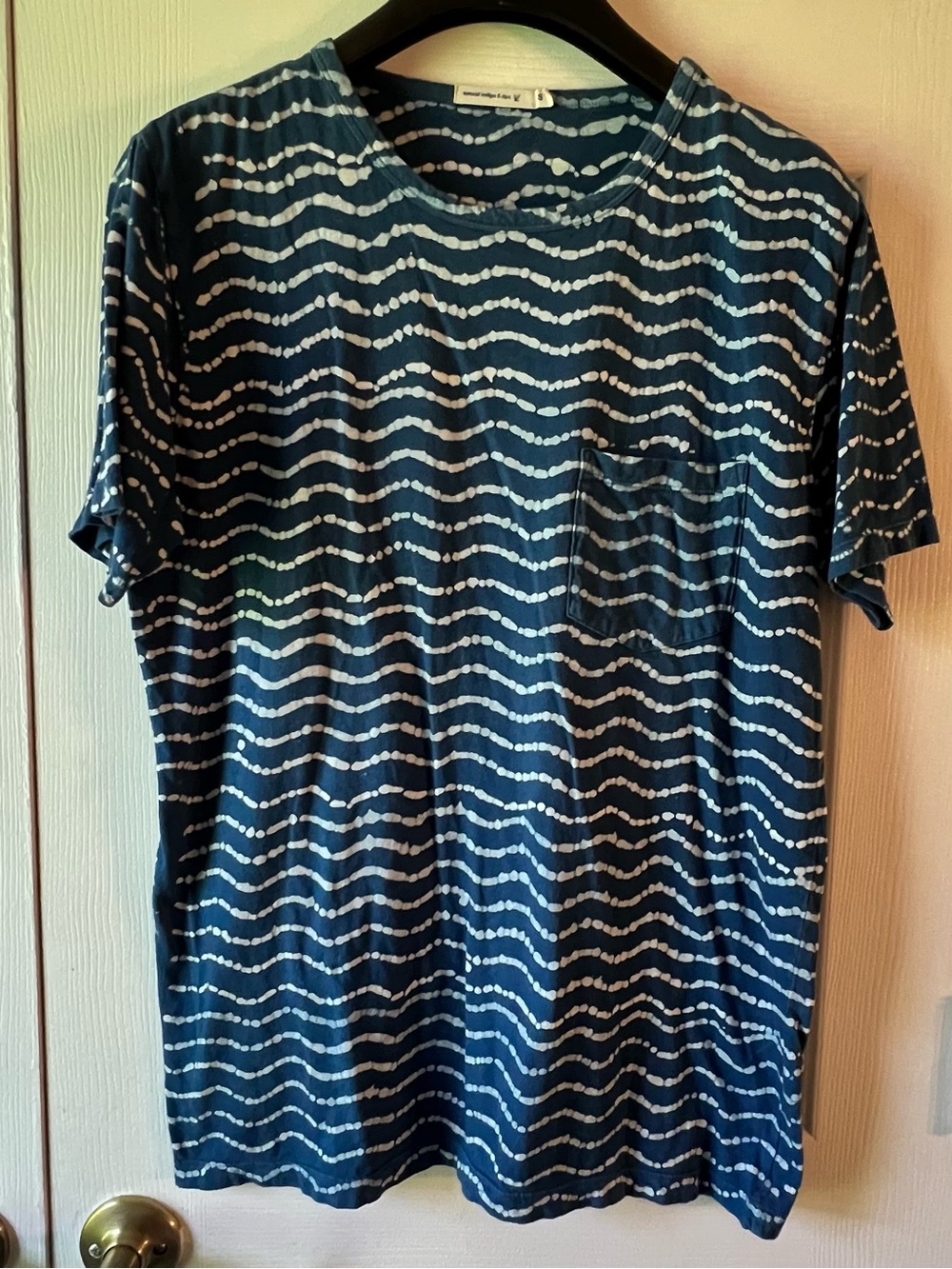 IOAN 100% Cotton Natural Dye Wave-Print Short Sleeve Tee with Chest Pocket